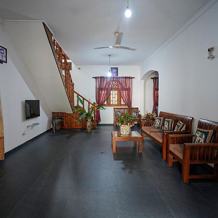 4Ty Two Homestay Гале Екстериор снимка
