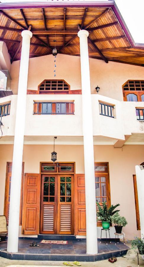 4Ty Two Homestay Гале Екстериор снимка